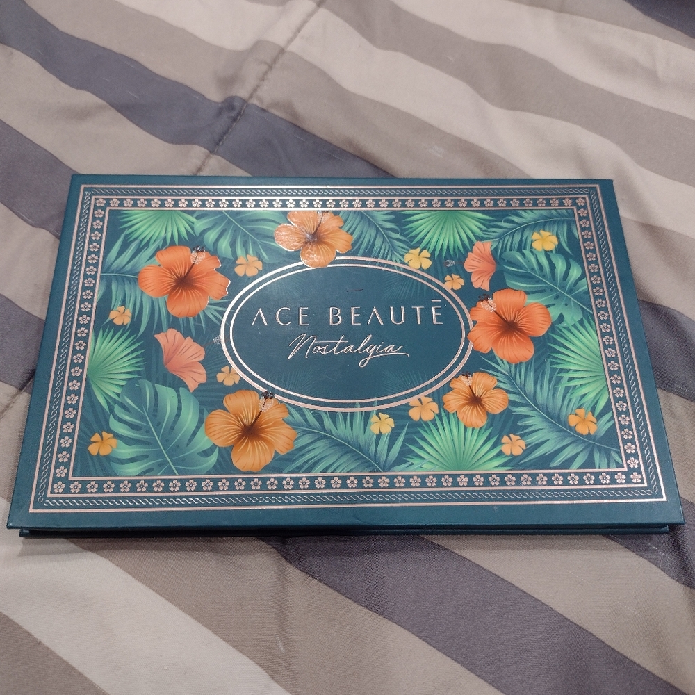 Ace Beaute Nostalgia eyeshadow palette. Like new, open box.